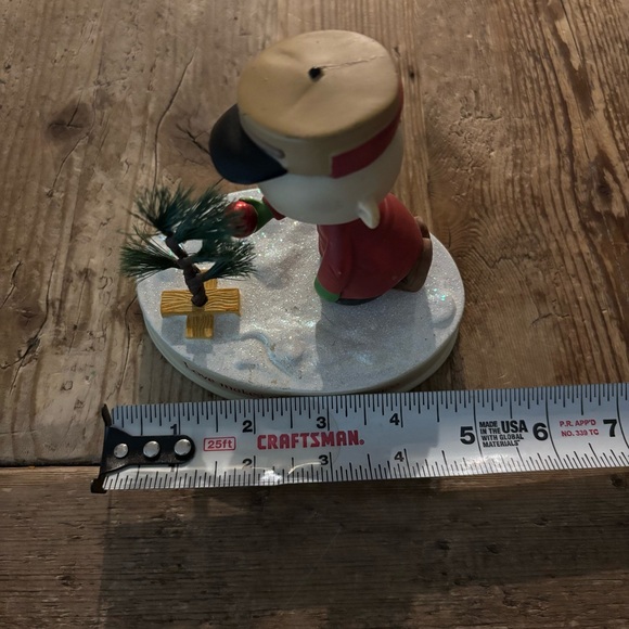 2011 Hallmark Peanuts Charlie Brown Figurine "Love Makes All the Difference" - Picture 4 of 5